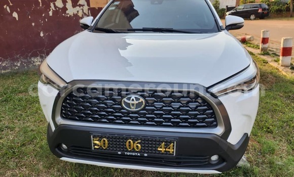 Sayi Na hannu Toyota Corolla Cross White Mota in Yaounde a Babban Kamaru Sayi Na hannu Toyota Corolla Cross White Mota in Yaounde a Babban Kamaru