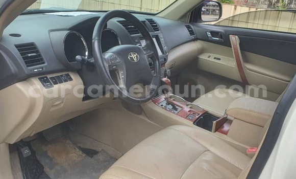 Buy Import Toyota Highlander White Car in Douala in Littoral Cameroon Buy Import Toyota Highlander White Car in Douala in Littoral Cameroon