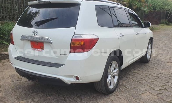 Buy Import Toyota Highlander White Car in Douala in Littoral Cameroon Buy Import Toyota Highlander White Car in Douala in Littoral Cameroon