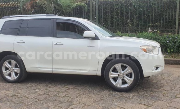 Buy Import Toyota Highlander White Car in Douala in Littoral Cameroon Buy Import Toyota Highlander White Car in Douala in Littoral Cameroon