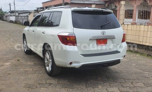 Buy Import Toyota Highlander White Car in Douala in Littoral Cameroon Buy Import Toyota Highlander White Car in Douala in Littoral Cameroon