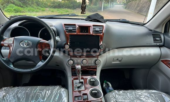 Buy Used Toyota Highlander Silver Car in Yaounde in Central Cameroon Buy Used Toyota Highlander Silver Car in Yaounde in Central Cameroon