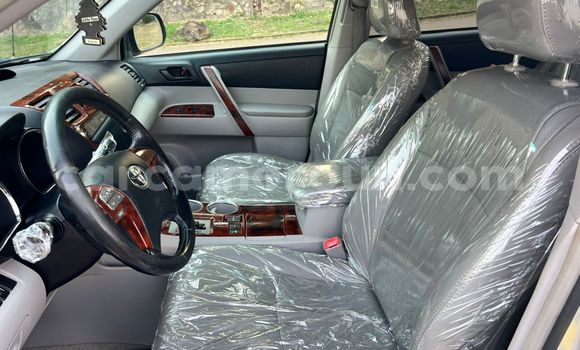 Buy Used Toyota Highlander Silver Car in Yaounde in Central Cameroon Buy Used Toyota Highlander Silver Car in Yaounde in Central Cameroon