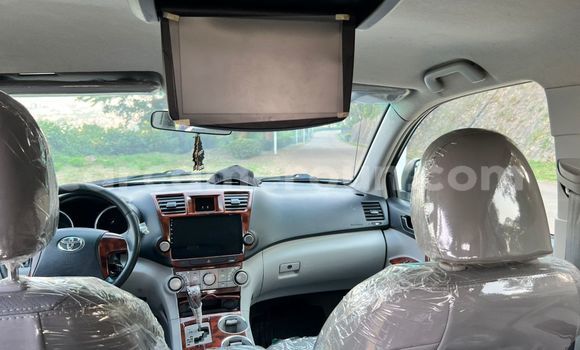Buy Used Toyota Highlander Silver Car in Yaounde in Central Cameroon Buy Used Toyota Highlander Silver Car in Yaounde in Central Cameroon