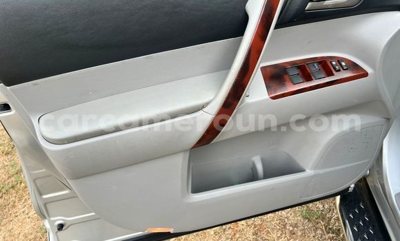 Buy Used Toyota Highlander Silver Car in Yaounde in Central Cameroon Buy Used Toyota Highlander Silver Car in Yaounde in Central Cameroon
