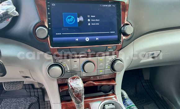 Buy Used Toyota Highlander Silver Car in Yaounde in Central Cameroon Buy Used Toyota Highlander Silver Car in Yaounde in Central Cameroon