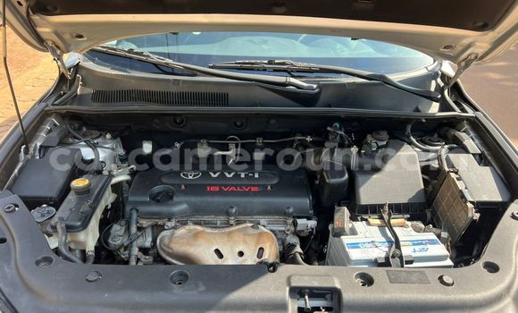 Sayi Na hannu Toyota RAV4 Azurfa Mota in Yaounde a Babban Kamaru Sayi Na hannu Toyota RAV4 Azurfa Mota in Yaounde a Babban Kamaru