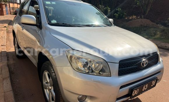 Sayi Na hannu Toyota RAV4 Azurfa Mota in Yaounde a Babban Kamaru Sayi Na hannu Toyota RAV4 Azurfa Mota in Yaounde a Babban Kamaru
