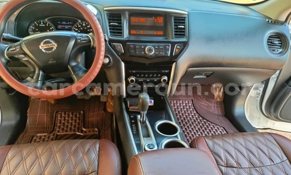 Sayi Na hannu Nissan Pathfinder White Mota in Yaounde a Babban Kamaru Sayi Na hannu Nissan Pathfinder White Mota in Yaounde a Babban Kamaru