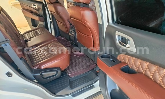 Sayi Na hannu Nissan Pathfinder White Mota in Yaounde a Babban Kamaru Sayi Na hannu Nissan Pathfinder White Mota in Yaounde a Babban Kamaru