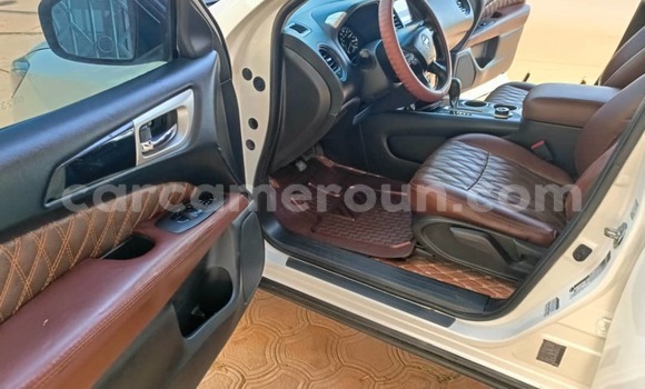 Sayi Na hannu Nissan Pathfinder White Mota in Yaounde a Babban Kamaru Sayi Na hannu Nissan Pathfinder White Mota in Yaounde a Babban Kamaru