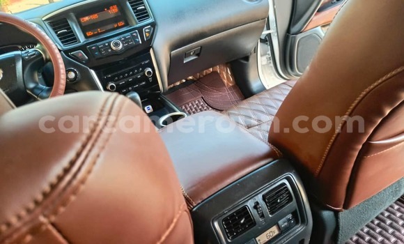 Sayi Na hannu Nissan Pathfinder White Mota in Yaounde a Babban Kamaru Sayi Na hannu Nissan Pathfinder White Mota in Yaounde a Babban Kamaru