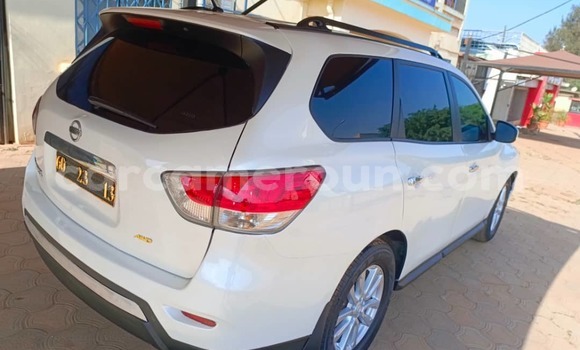 Buy Used Nissan Pathfinder White Car in Yaounde in Central Cameroon Buy Used Nissan Pathfinder White Car in Yaounde in Central Cameroon