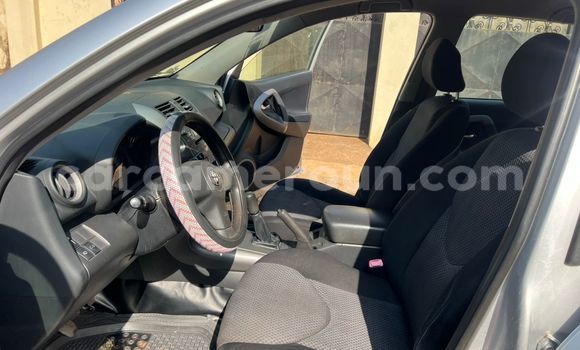 Acheter Occasion Voiture Toyota RAV4 Gris à Yaoundé, Central Cameroon Acheter Occasion Voiture Toyota RAV4 Gris à Yaoundé, Central Cameroon