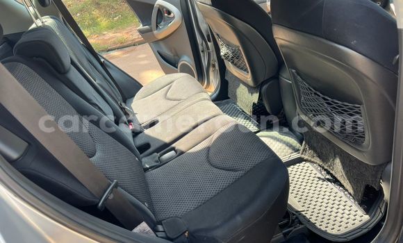 Acheter Occasion Voiture Toyota RAV4 Gris à Yaoundé, Central Cameroon Acheter Occasion Voiture Toyota RAV4 Gris à Yaoundé, Central Cameroon