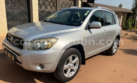 Acheter Occasion Voiture Toyota RAV4 Gris à Yaoundé, Central Cameroon Acheter Occasion Voiture Toyota RAV4 Gris à Yaoundé, Central Cameroon