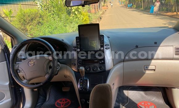 Sayi Na hannu Toyota Sienna Azurfa Mota in Yaounde a Babban Kamaru Sayi Na hannu Toyota Sienna Azurfa Mota in Yaounde a Babban Kamaru