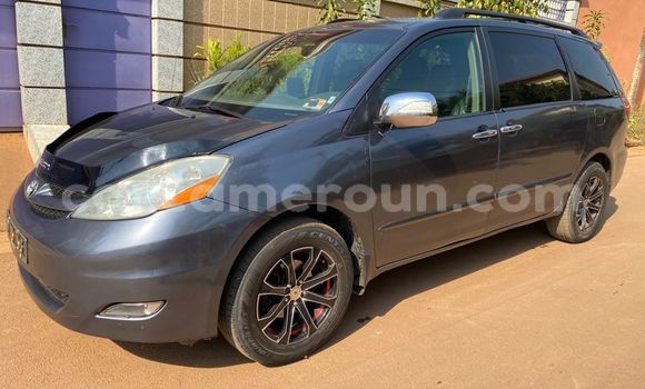 Sayi Na hannu Toyota Sienna Azurfa Mota in Yaounde a Babban Kamaru Sayi Na hannu Toyota Sienna Azurfa Mota in Yaounde a Babban Kamaru