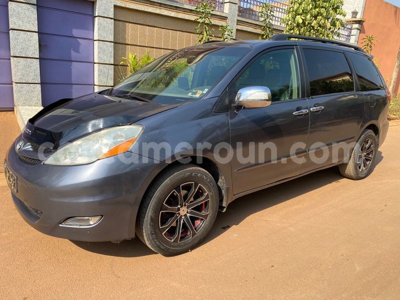 Big with watermark toyota sienna central cameroon yaounde 22104