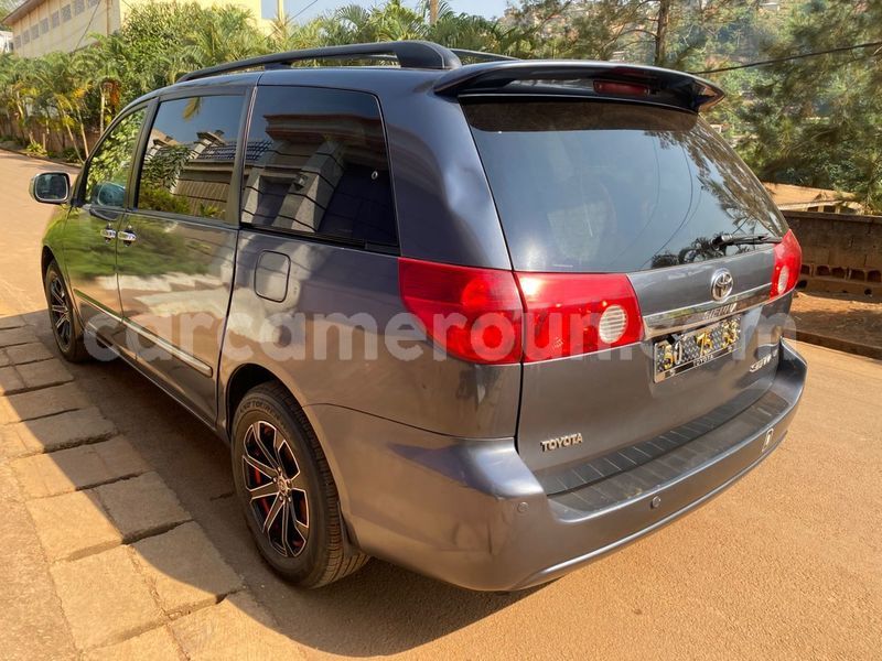 Big with watermark toyota sienna central cameroon yaounde 22104