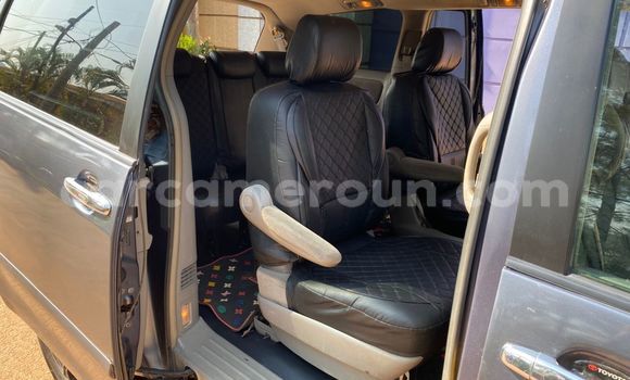 Sayi Na hannu Toyota Sienna Black Mota in Yaounde a Babban Kamaru Sayi Na hannu Toyota Sienna Black Mota in Yaounde a Babban Kamaru