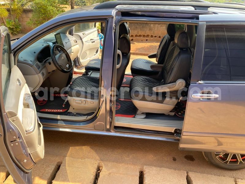 Big with watermark toyota sienna central cameroon yaounde 22104
