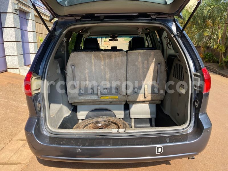 Big with watermark toyota sienna central cameroon yaounde 22104