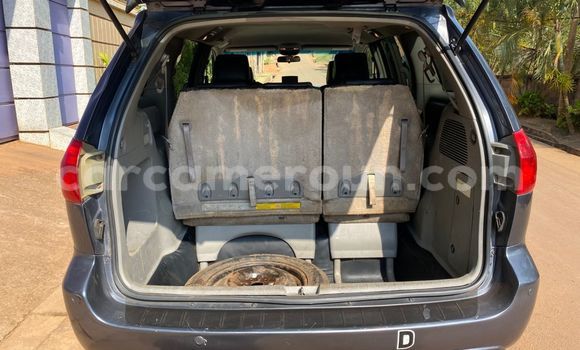 Sayi Na hannu Toyota Sienna Black Mota in Yaounde a Babban Kamaru Sayi Na hannu Toyota Sienna Black Mota in Yaounde a Babban Kamaru