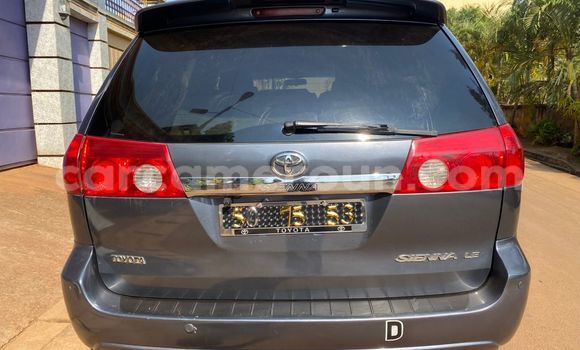 Sayi Na hannu Toyota Sienna Black Mota in Yaounde a Babban Kamaru Sayi Na hannu Toyota Sienna Black Mota in Yaounde a Babban Kamaru