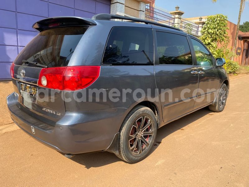 Big with watermark toyota sienna central cameroon yaounde 22104