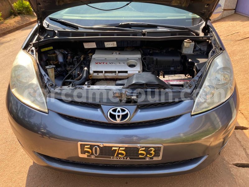 Big with watermark toyota sienna central cameroon yaounde 22104