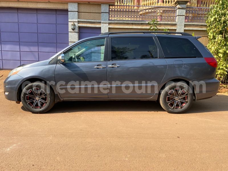 Big with watermark toyota sienna central cameroon yaounde 22104