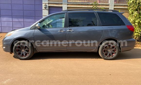 Sayi Na hannu Toyota Sienna Black Mota in Yaounde a Babban Kamaru Sayi Na hannu Toyota Sienna Black Mota in Yaounde a Babban Kamaru