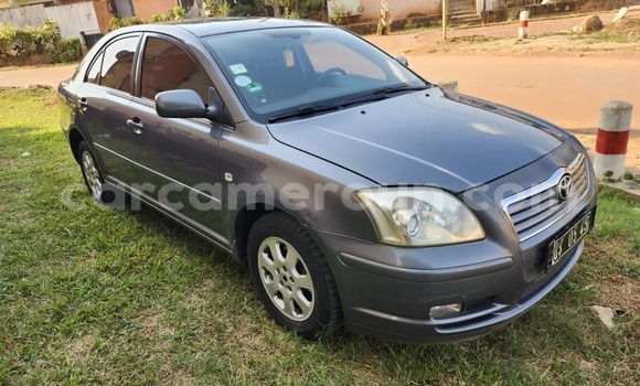 Sayi Na hannu Toyota Avensis Azurfa Mota in Yaounde a Babban Kamaru Sayi Na hannu Toyota Avensis Azurfa Mota in Yaounde a Babban Kamaru