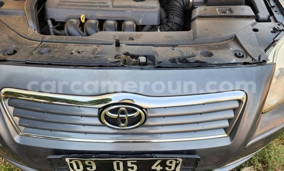 Sayi Na hannu Toyota Avensis Azurfa Mota in Yaounde a Babban Kamaru Sayi Na hannu Toyota Avensis Azurfa Mota in Yaounde a Babban Kamaru