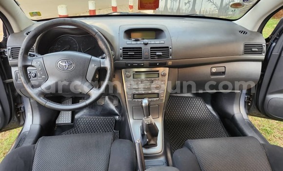 Sayi Na hannu Toyota Avensis Azurfa Mota in Yaounde a Babban Kamaru Sayi Na hannu Toyota Avensis Azurfa Mota in Yaounde a Babban Kamaru