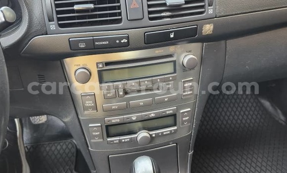 Sayi Na hannu Toyota Avensis Azurfa Mota in Yaounde a Babban Kamaru Sayi Na hannu Toyota Avensis Azurfa Mota in Yaounde a Babban Kamaru