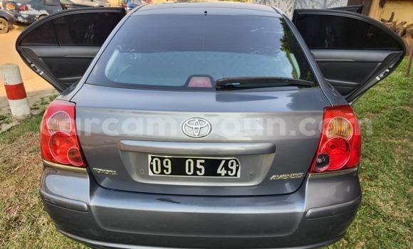 Sayi Na hannu Toyota Avensis Azurfa Mota in Yaounde a Babban Kamaru Sayi Na hannu Toyota Avensis Azurfa Mota in Yaounde a Babban Kamaru