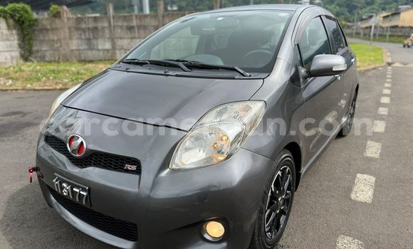 Sayi Na hannu Toyota Vitz Azurfa Mota in Yaounde a Babban Kamaru Sayi Na hannu Toyota Vitz Azurfa Mota in Yaounde a Babban Kamaru