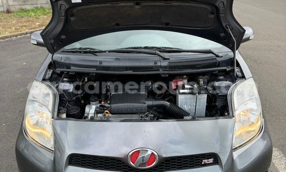 Sayi Na hannu Toyota Vitz Azurfa Mota in Yaounde a Babban Kamaru Sayi Na hannu Toyota Vitz Azurfa Mota in Yaounde a Babban Kamaru