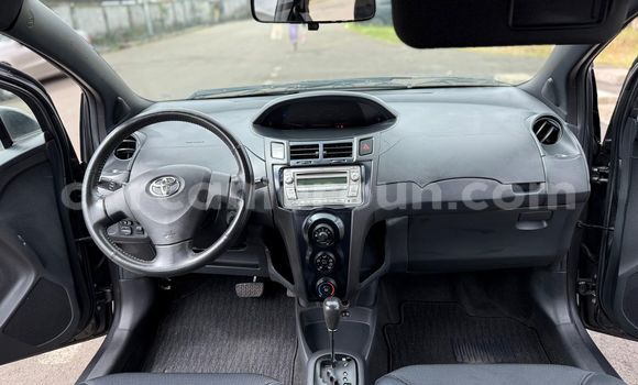 Sayi Na hannu Toyota Vitz Azurfa Mota in Yaounde a Babban Kamaru Sayi Na hannu Toyota Vitz Azurfa Mota in Yaounde a Babban Kamaru