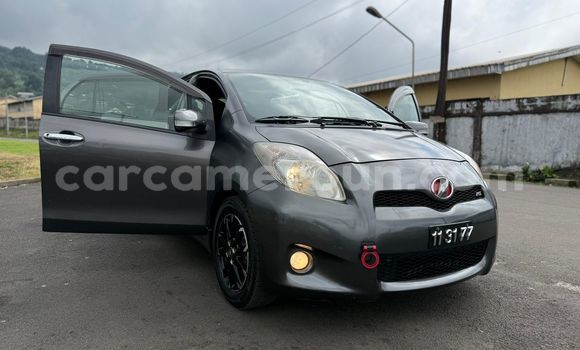 Sayi Na hannu Toyota Vitz Azurfa Mota in Yaounde a Babban Kamaru Sayi Na hannu Toyota Vitz Azurfa Mota in Yaounde a Babban Kamaru