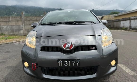 Sayi Na hannu Toyota Vitz Azurfa Mota in Yaounde a Babban Kamaru Sayi Na hannu Toyota Vitz Azurfa Mota in Yaounde a Babban Kamaru