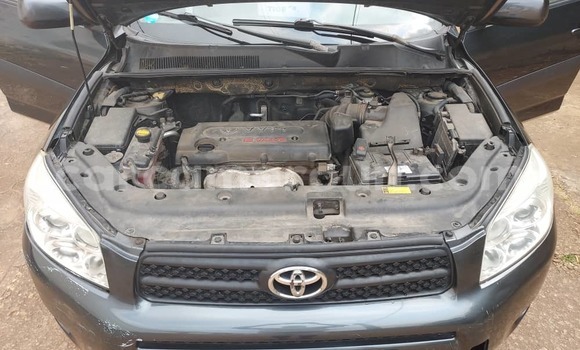 Sayi Na hannu Toyota RAV4 Azurfa Mota in Yaounde a Babban Kamaru Sayi Na hannu Toyota RAV4 Azurfa Mota in Yaounde a Babban Kamaru