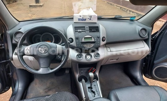 Sayi Na hannu Toyota RAV4 Azurfa Mota in Yaounde a Babban Kamaru Sayi Na hannu Toyota RAV4 Azurfa Mota in Yaounde a Babban Kamaru