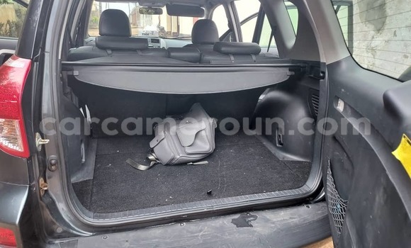 Sayi Na hannu Toyota RAV4 Azurfa Mota in Yaounde a Babban Kamaru Sayi Na hannu Toyota RAV4 Azurfa Mota in Yaounde a Babban Kamaru