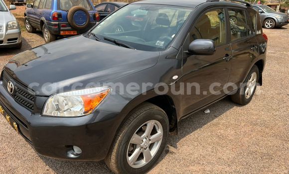 Sayi Na hannu Toyota RAV4 Black Mota in Yaounde a Babban Kamaru Sayi Na hannu Toyota RAV4 Black Mota in Yaounde a Babban Kamaru