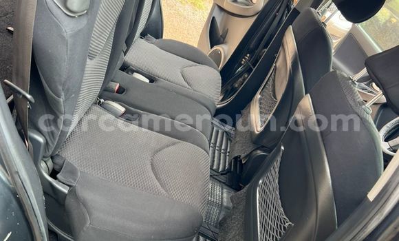 Sayi Na hannu Toyota RAV4 Black Mota in Yaounde a Babban Kamaru Sayi Na hannu Toyota RAV4 Black Mota in Yaounde a Babban Kamaru