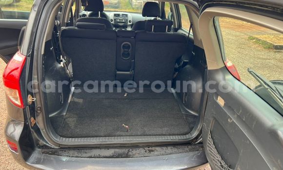 Sayi Na hannu Toyota RAV4 Black Mota in Yaounde a Babban Kamaru Sayi Na hannu Toyota RAV4 Black Mota in Yaounde a Babban Kamaru