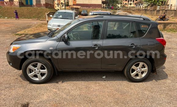 Sayi Na hannu Toyota RAV4 Black Mota in Yaounde a Babban Kamaru Sayi Na hannu Toyota RAV4 Black Mota in Yaounde a Babban Kamaru